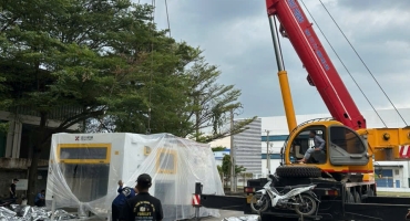 Vai trò của xe cẩu trong lắp đặt máy móc công nghiệp