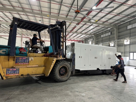 LƯU Ý KHI LÁI XE NÂNG LƯU THÔNG NGOÀI ĐƯỜNG: 10 NGUYÊN TẮC AN TOÀN CẦN BIẾT
