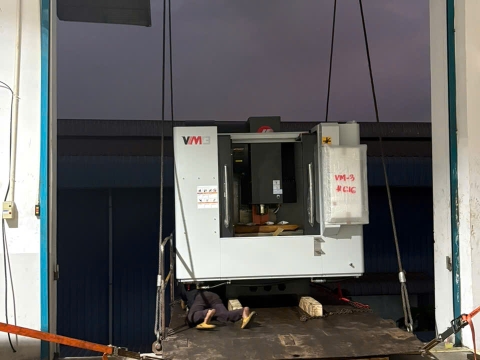 Dự Án Nâng Hạ Máy Móc Bến Cát Tại KCN VSIP II Bình Dương