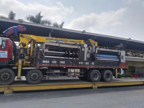 Nâng hạ và cẩu máy móc tại KCN Mỹ Phước – Dự án thực hiện bởi Xe Nâng Nhân Nghĩa