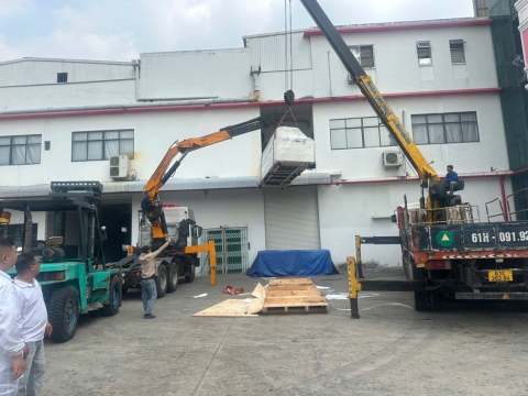 Đóng rút container tại KCN VSIP II – Dự án thực hiện bởi Xe Nâng Nhân Nghĩa