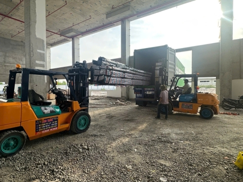 Đóng rút container tại KCN VSIP II – Dự án thực hiện bởi Xe Nâng Nhân Nghĩa