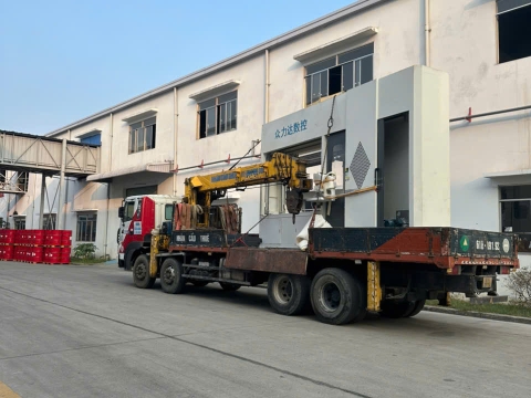 Đóng rút container tại KCN VSIP II – Dự án thực hiện bởi Xe Nâng Nhân Nghĩa