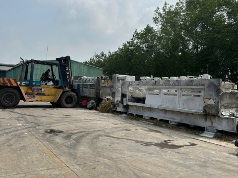 Đóng rút container tại KCN VSIP II – Dự án thực hiện bởi Xe Nâng Nhân Nghĩa