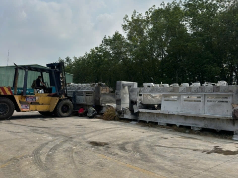 Đóng rút container tại KCN VSIP II – Dự án thực hiện bởi Xe Nâng Nhân Nghĩa