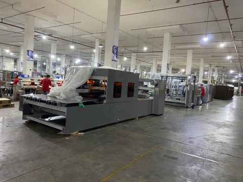 Nâng hạ và cẩu máy móc tại KCN Đồng An 2 – Dự án thực hiện bởi Xe Nâng Nhân Nghĩa