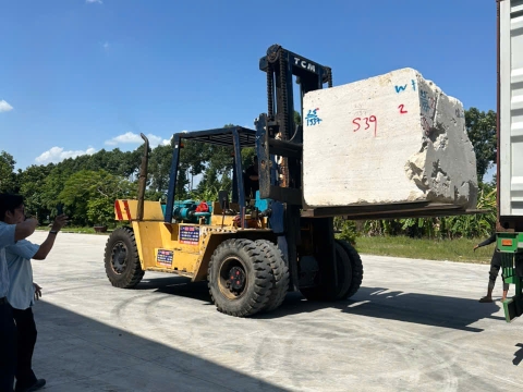 Đóng rút container giá rẻ 24h tại Bình Dương