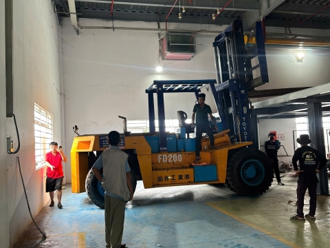 Nâng hạ và vận chuyển máy móc công nghiệp 24h tại Bình Dương