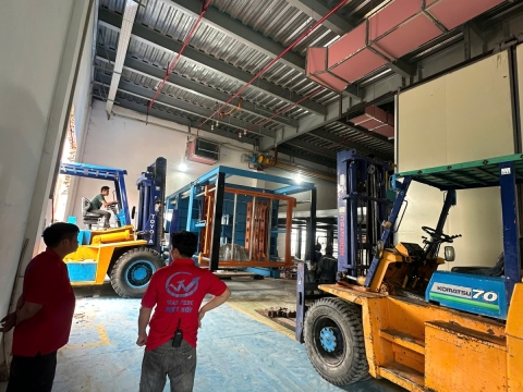 Nâng hạ và vận chuyển máy móc công nghiệp 24h tại Bình Dương