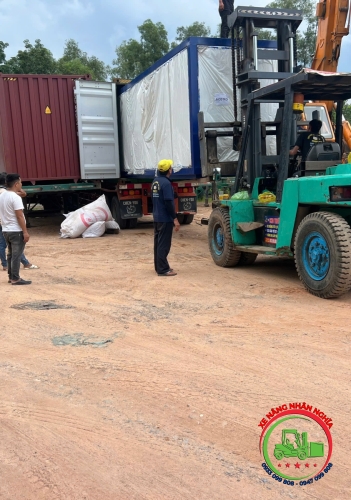 Đóng rút container tại KCN VSIP II – Dự án thực hiện bởi Xe Nâng Nhân Nghĩa