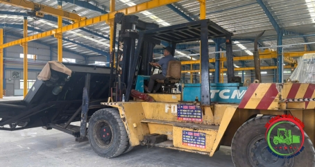 Nâng hạ và cẩu máy móc tại KCN Mỹ Phước – Dự án thực hiện bởi Xe Nâng Nhân Nghĩa