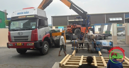 Nâng hạ và cẩu máy móc tại KCN Đồng An 2 – Dự án thực hiện bởi Xe Nâng Nhân Nghĩa